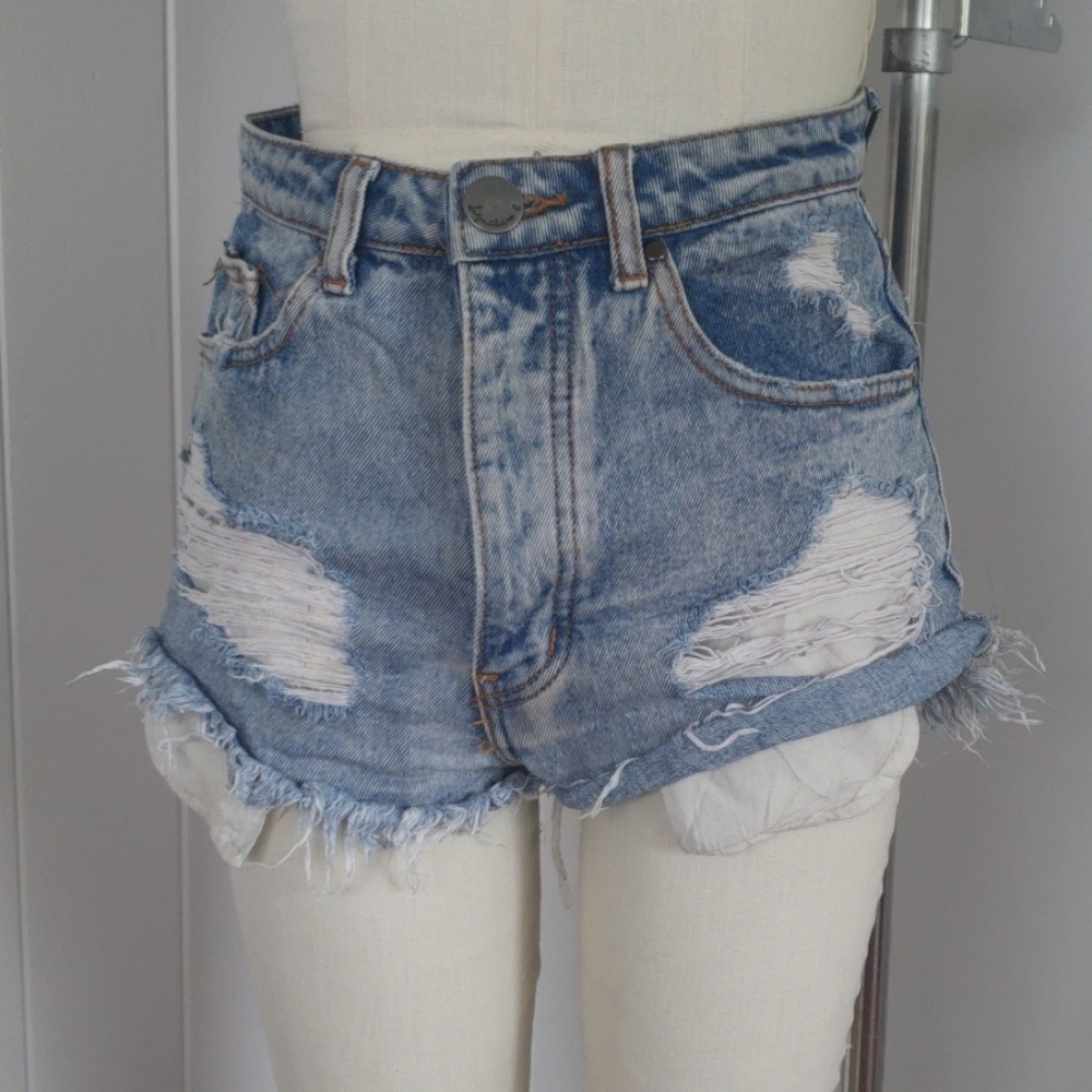 Light wash true denim high waisted shorts
